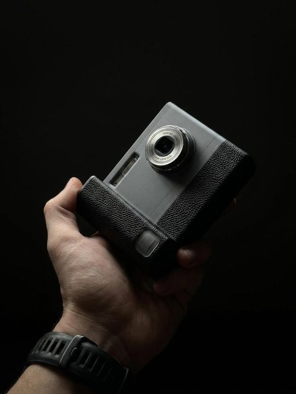 소개: 오래된 디지털 카메라 되살리기: Vape 셀과 3D 프린팅 하우징을 활용한 배터리 교체