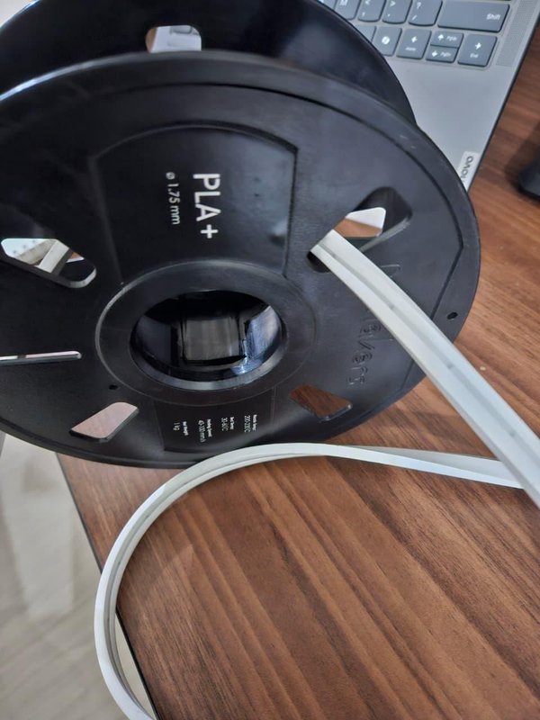 LED 스트립 삽입 및 감기
