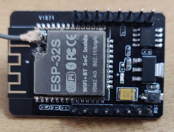 ESP32-CAM 주위에 모든 부품을 조립하세요.