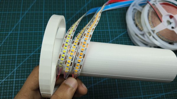 LED 스트립을 장착하세요.