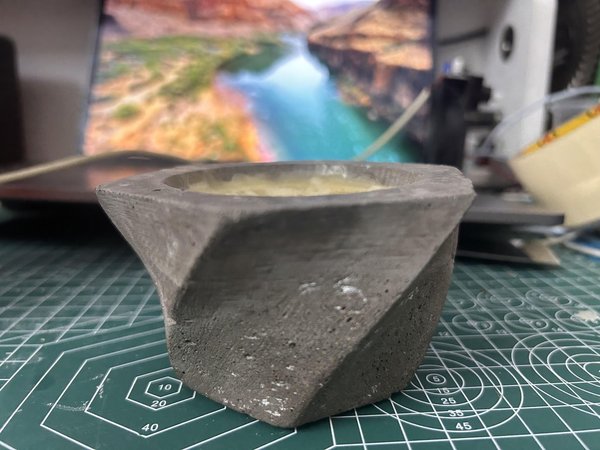 소개: 간단한 DIY: 3D 프린팅으로 직접 만든 맞춤형 몰드를 사용해 현대적인 기하학적 모양의 콘크리트 향초 만들기 [Fusion 360 및 STEP 파일 포함]