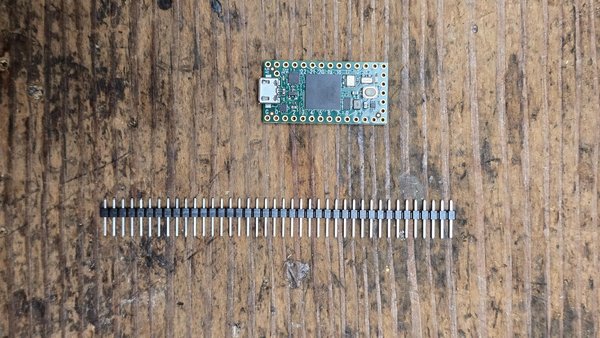 1단계: 수 헤더 핀을 Teensy 4.0에 납땜하기