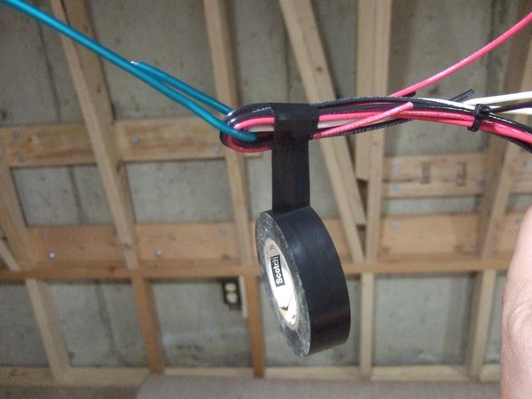 13단계: 12V DC 케이블 라우팅