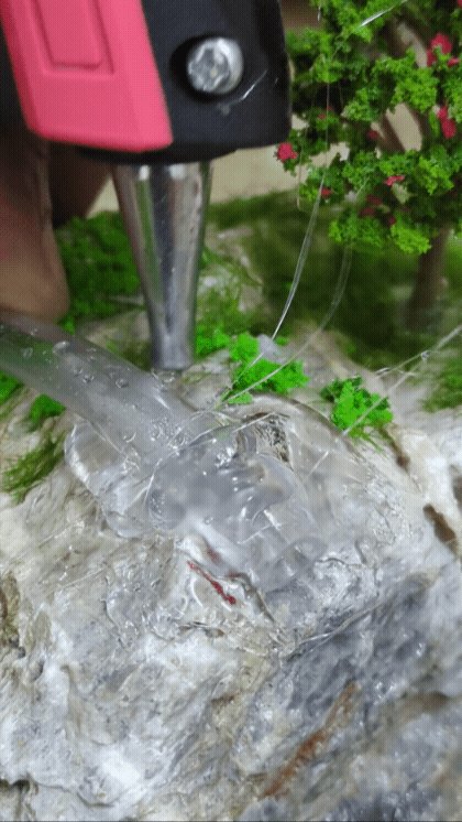 폭포 배출구 고정