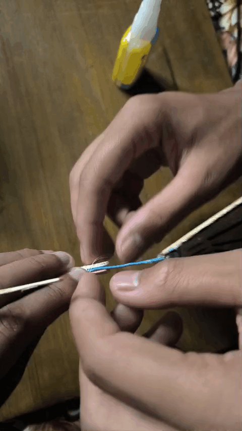 꼬리를 메인 프레임에 단단히 고정하기