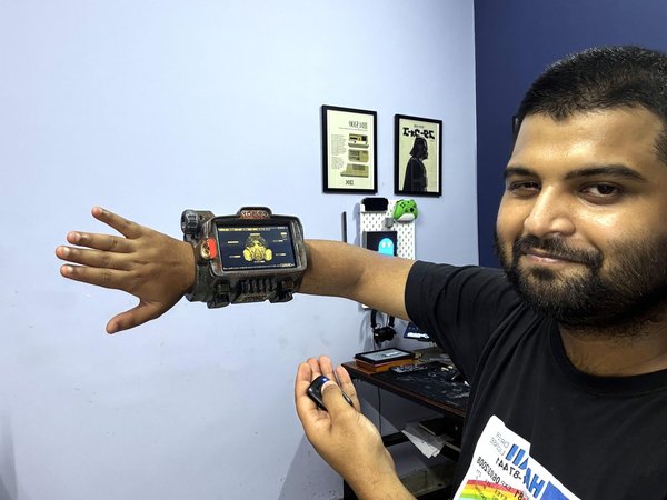 소개: PIPBOY AR Mark 6000