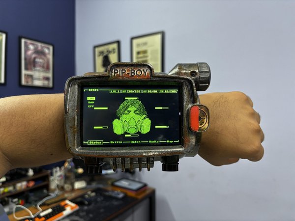소개: PIPBOY AR Mark 6000