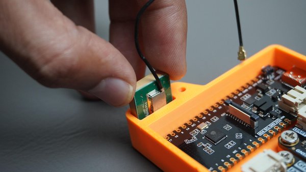 GNSS 안테나 장착하기