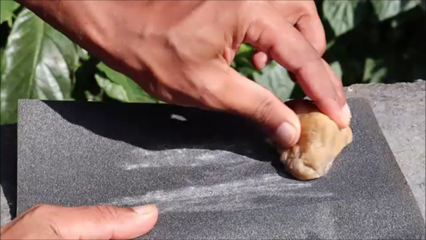 완벽한 돌 찾기 및 세척