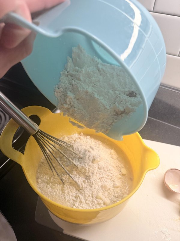 젖은 재료와 마른 재료 섞기