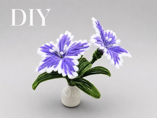 소개: 쉬운 DIY 보라색 파이프 클리너 꽃