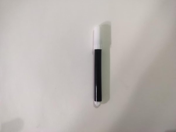 소개: 검은색 속에 숨겨진 무지개 – 크로마토그래피 나비