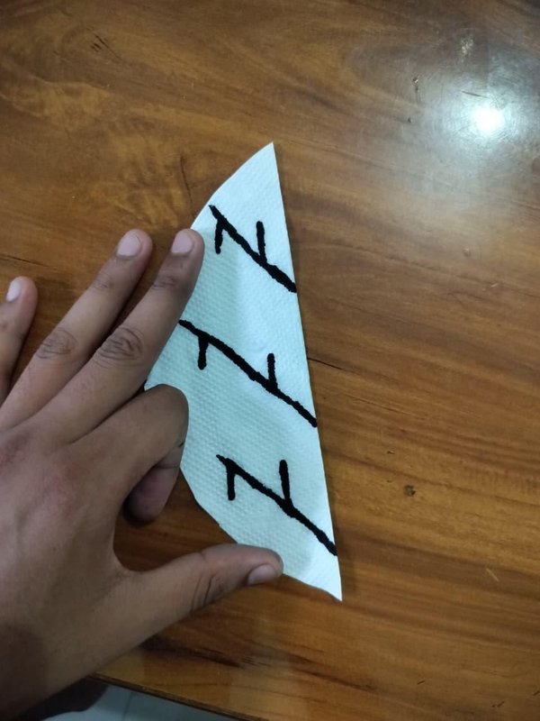 나비 날개 도안을 그려보세요