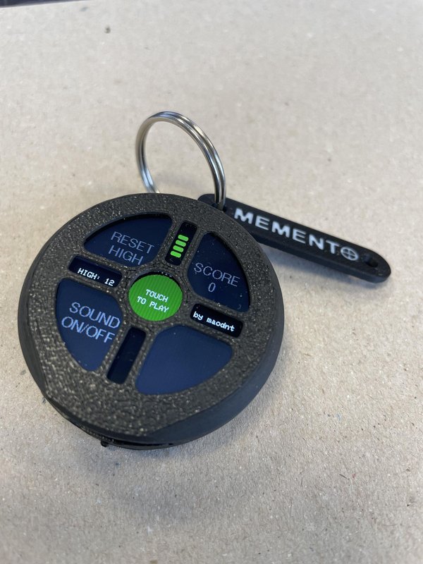 소개: Memento – ESP32-S3와 원형 터치 디스플레이를 사용하는 손바닥 크기의 기억력 게임